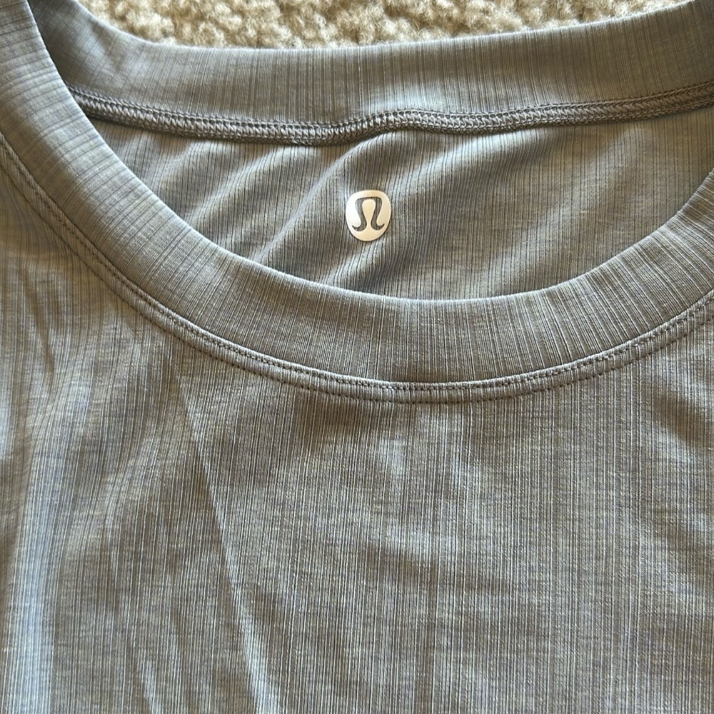 Lululemon gray tank top size 4 perfect condition